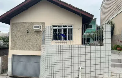 Casa com 3 dormitórios + sobrado e kitnet – trindade, florianópolis/sc
