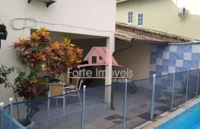Casa duplex com 4 dormitórios sendo 1 suíte e piscina - cg/rj
