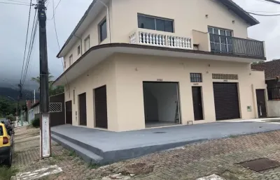 Oportunidade imperdível: apartamento + loja de esquina no mesmo imóvel!