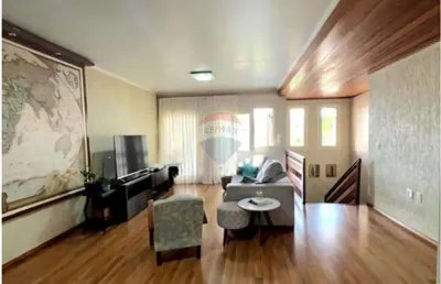 Casa com quatro dormitórios no baiiro morada da colina