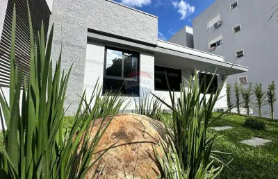 Casa nova com 3 quartos e 206m2, bairro lucas araújo