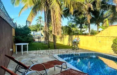 Casa estilo colonial frente ao mar na praia das palmeiras