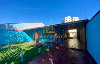 Excelente casa térrea com piscina na martim de sá bem pertinho da prainha e do parcão e 400 metros da praia.