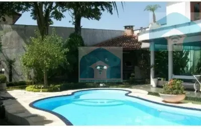 Casa em interlagos com 4 dormitórios, 2 suítes e 4 vagas