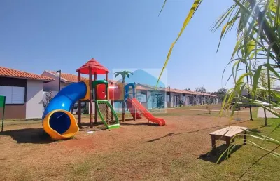 Lindo imóvel em condomínio fechado, recém reformado !