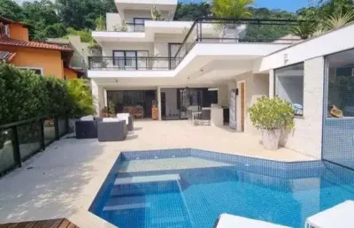 Casa ‘em condomínio engenho do mato para venda possui 800 metros quadrados com 6 suítes