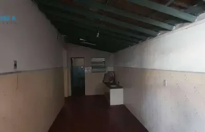 Classe a imóveis apresenta: lote com barracão para reformar no carlos prates
