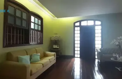 Classe a imóveis apresenta: casa ampla e elegante em frente à puc