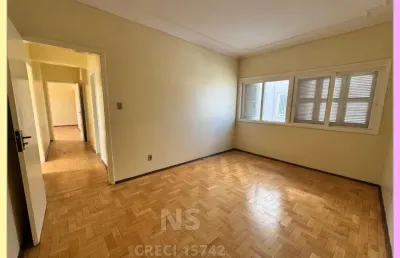 Apartamento de 03 dorms. + depend. ou depósito. espaçoso e ensolarado no coração de pelotas!