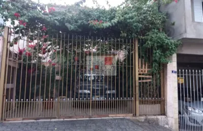 Sobrado bem localizado,próximo ao comercio,escolas,avenidas.
