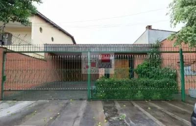 Casa térrea, ampla e bem localizada no pq. edu chaves