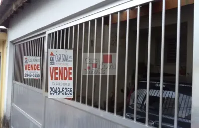Casa térrea bem localizada bairro residencial,com duas vagas.
