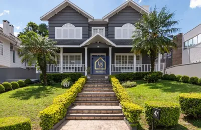 Casa em condominio com 4 dormitórios (2 suítes) à venda. são 554,75 m² privativos por r$ 4.990.000 no bairro tingui em curitiba/pr