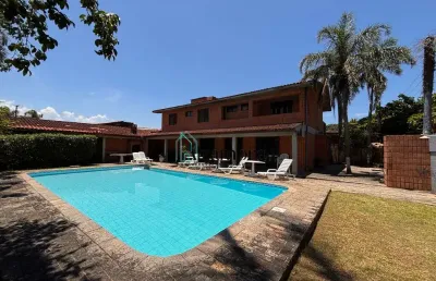 Sobrado a venda com 5 dormitórios, piscina grande, lado praia em itanhaém.