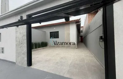 Casa nova com piscina e 03 dormitórios na cidade de mongaguá