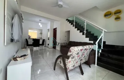 Casa em condomínio com piscina com vista para o mar