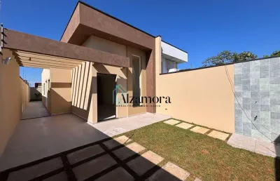 Casa com fachada moderna a venda, com piscina, lado praia em itanhaém.