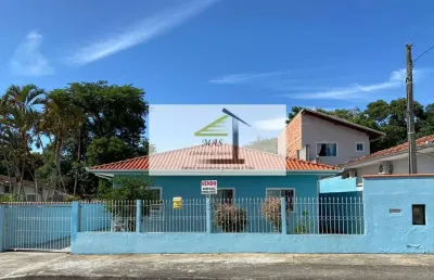 Linda casa à venda de 3 dormitórios em excelente localização em biguaçu