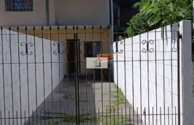 Ótima casa de 02 quartos em excelente localização no kobrasol