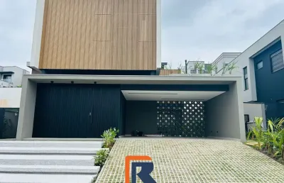 Sobrado 4 suítes com piscina em condomínio no urbanova