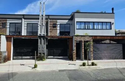 Casa com 3 quartos à venda na Rua Assis Brasil, Saguaçu, Joinville