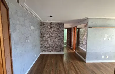 Apartamento de 2 quartos, 1 suíte, varanda, no condomínio città de lauro de freitas.