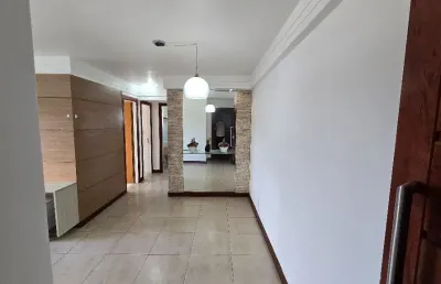 Apartamento de 2 quartos, 1 suíte, varanda, no condomínio città de lauro de freitas.