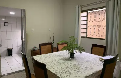 Casa com 4 quartos à venda no santa mônica, uberlândia  por r$ 575.000