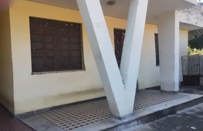 Ótima casa grande 3 quartos dep completa quintal 2 vagas