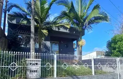 Barbada !!!!2 casas com 04 dormitórios  04 banheiros ! ótima localização !