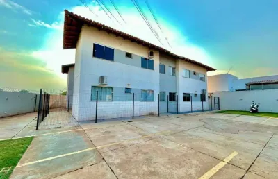 Apartamento térreo com quintal privativo e 2 vagas de garagem