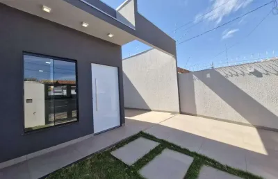 Casa - 3 quartos sendo 1 suite, sala ampla e cozinha americana.
