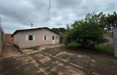 Casa com 3 quartos e espaço de terreno no jd aero rancho