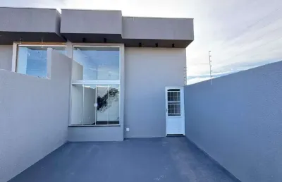 Casa nova com acabamentos diferenciados no figueiras do parque.