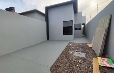 Linda casa à venda no residencial figueiras do parque.