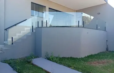 Casa moderna e confortável à venda no residencial gama