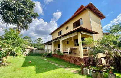 Casa de 4 quartos sendo 2 suítes no bairro vale do sol