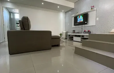 Sobrado com tudo no porcelanato, espaço gourmet com churrasqueira