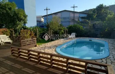 Casa com 4 quartos à venda na servidão honorato manoel gonçalves, 51, morro das pedras, florianópolis, 120 m2 por r$ 1.600.000