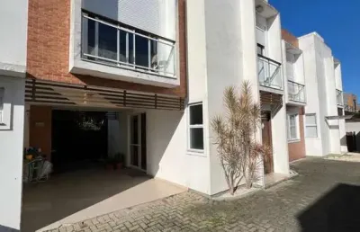 Casa com 3 quartos à venda na rua camarinhas, 128, campeche, florianópolis, 119 m2 por r$ 954.000