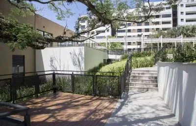 Vendo apartamento no polo iguatemi, novo, três suítes e duas vagas.
