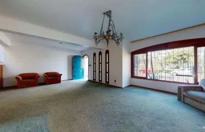 Vendo casa na rua pedro werlang, casa com quatro dormitórios.