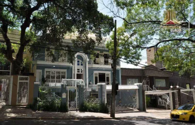 Fácil acesso ao colegio farroupilha, casa de quatro suítes e quatro vagas de garagem, no coração do bairro três figueiras em porto alegre