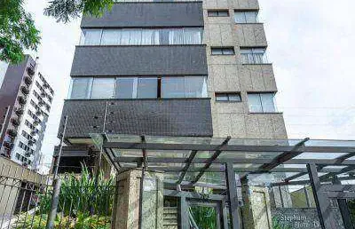 Na cabral, bairro rio branco, apartamento de três dormitórios, duas vagas, sacada, infra