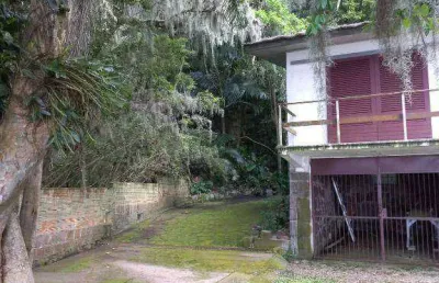Vendo casa construída em meio a muito verde, natureza e acesso direto ao guaíba, em porto alegre
