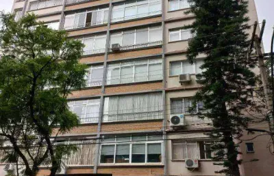 Vendo apartamento de três dormitórios na dinarte ribeiro esquina com padre chagas no bairro moinhos de vento em porto alegre