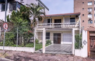 Casa em condomínio fechado com 2 quartos à venda na Avenida Grécia, 539, Passo da Areia, Porto Alegre