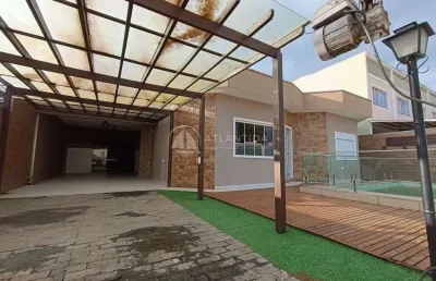 Casa térrea 3 dormitórios e piscina - são francisco de assis - camboriú