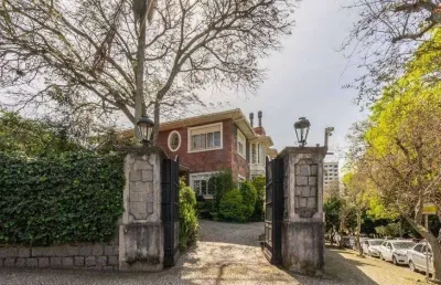 Casa com 5 quartos para alugar na avenida luiz manoel gonzaga, 506, três figueiras, porto alegre por r$ 35.000