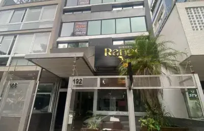 Sala comercial para alugar na rua fernando gomes, 188, moinhos de vento, porto alegre por r$ 3.170